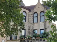 Stone Mansion Sleeps 10-20 Free Parking Near Lake, Red Line and Wrigley 住宿飯店