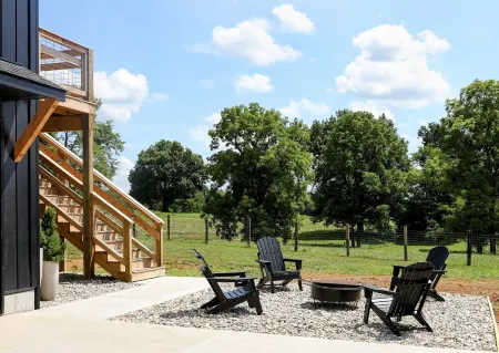 Modern Farm Loft with WiFi and AC in lovely Stamping Ground