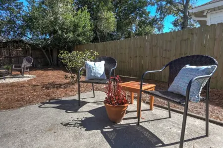 Pet-Friendly, Luxurious Modern Home ✨5 min to Downtown✨