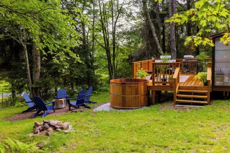 Catskill Retreat: Cozy Cabin with Cedar Hot Tub & Pet-Friendly