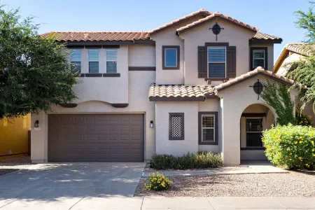 "THE HAMPTON" Gilbert I Designer Style + Comfort I 3bed/2.5bath