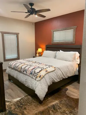 Rustic Roost - Cozy Cottage near downtown El Dorado, KS