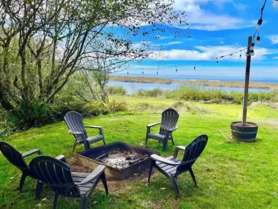 Shore Acres Ocean View Cabin and Retreat Space Hotels near حدائق ريدوود الوطنية والحكومية