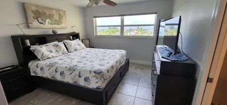 Serene 5th-Floor End Unit with Sunset Views, Steps to Beach Access, JW Marriott