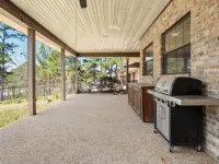 Belle La Vie! Spacious Lake house with gorgeous views!