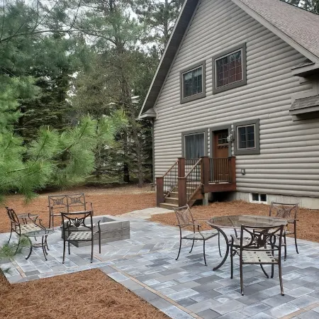 Spacious Crystal Mountain Resort Cabin w/ Game Rm! Minutes to Ski/Golf/Spa/Pool!