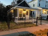 Charming 3-bedroom house with AC and WiFi in welcoming Covington. Hotels near Devou Park