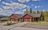 Luxurious and Pristine Winter Park Cabin w Deck Views & Private Hot Tub