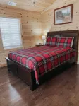 Twin Oaks: Close to Town! Mtn Views! Hot Tub! - 3-Star