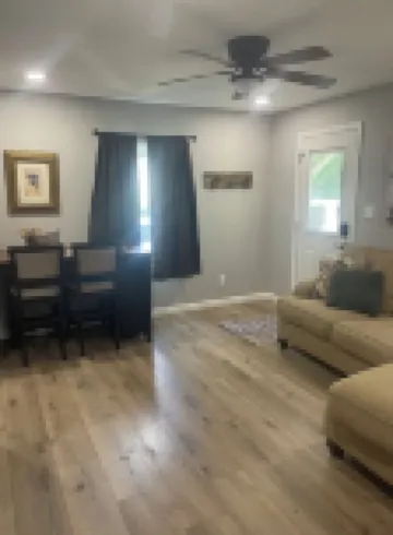 "The Hideaway 2" Charming 2-bedroom house in delightful Farmington with WiFi, AC