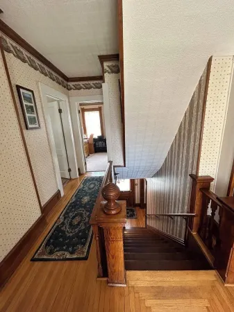 Bishop & DeSanto Family Inn, Sleeps 8