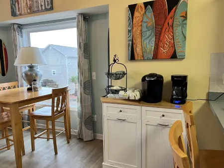 40 STEPS to the beach. 4bdrm home, dog friendly, decks, ocean views