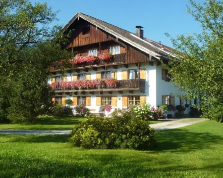 Newly renovated apartment Heissbauer Obstgarten! Wonderful mountain view, central ヴァッカースベルクのホテル