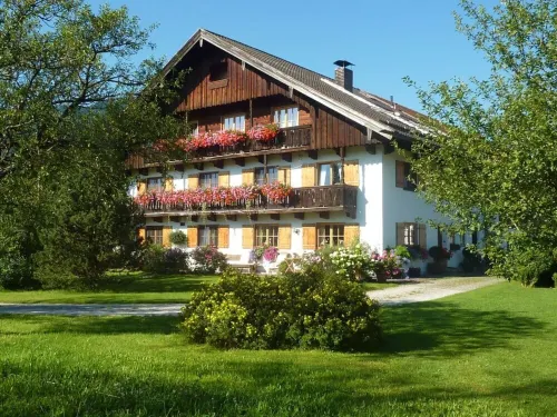 Newly renovated apartment Heissbauer Obstgarten! Wonderful mountain view, central