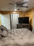 Cozy 2-bedroom cabin with WiFi, AC in delightful Rock. 2 minutes from trails.