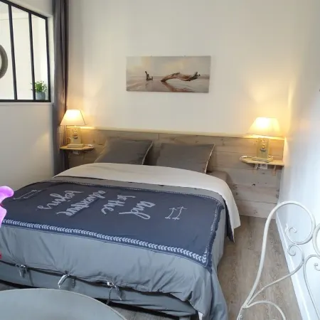 Seaside 2/5 People "JACUZZI and Private Sauna Option PAYABLE