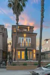 Welcome to the Extraordinary 6th on the Beach Beach-House in Huntington Beach Hotels near LAX Ammunition OC