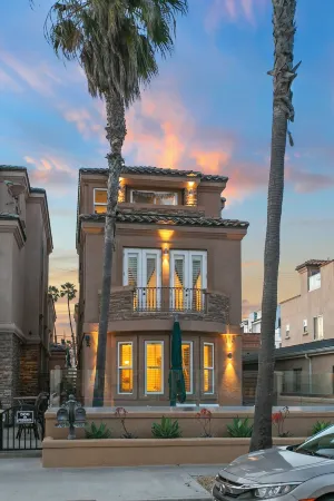 Welcome to the Extraordinary 6th on the Beach Beach-House in Huntington Beach