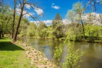 Riverside Haven. Easy Drive. Minutes to It All! - Chalets