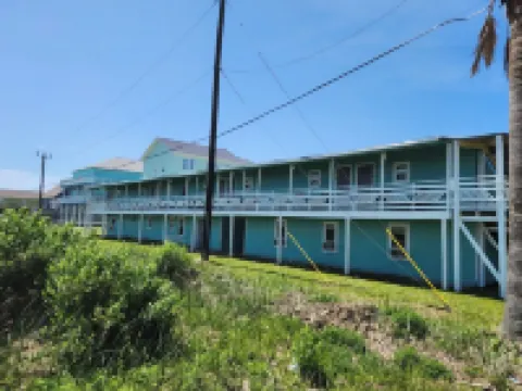 The Mark at Surfside, Apt. 10