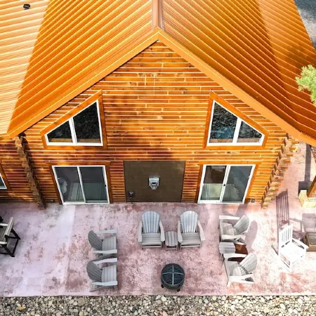 Brand NEW Cabin in the Pines w Private Lake
