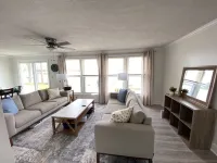BEAUTIFUL LAKE FRONT NEWLY RENOVATED COTTAGE 2021 Hotels in Gerrish Township