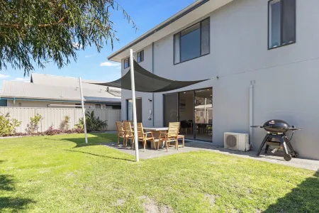 Beachfront Escape Busselton Отели в г. Воннерап