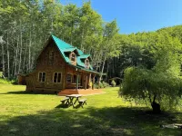 Lower Twin Cabin - 34 beautiful private acres of forest, meadows and riverfront. 크레스켄트 호 주변 호텔
