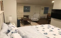 Private Studio Suite near the Beach
