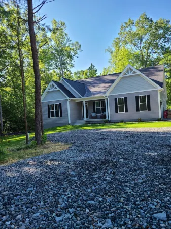 NEW June 2024 -LAKEFRONT 9 King Bedrooms/8 bath! Private Dock and Beach! 2 acres Отели в г. Каку