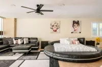 Hollywood Luxurious Waterfall 6 bedroom house . Incredible views