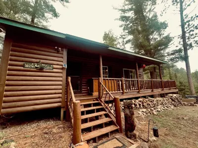 Private & Quaint Cabin in Mercer.  Close To Town With Many Northwoods Amenities.