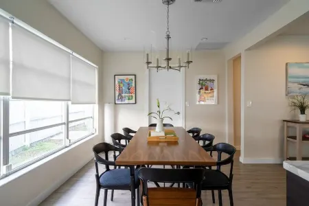 ☆Featured on HGTV☆ Heated Pool, SleepNumber Beds, Beach Cruisers