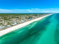 The Fab Flamingo 🦩 2 King Beds 2 Miles to Beach 🏝