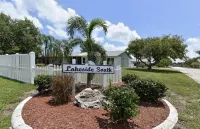 Charming 3 bd 2 ba villa in cool Bradenton. WiFi AC laundry lanai community pool