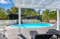 Modern Farmhouse on the Guadalupe River in Seguin, TX! - Pools