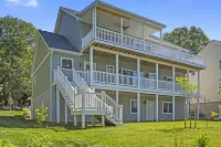 Cozy, waterfront, 5BR 4BA house w 2 decks near USNA & downtown 플라운더 파빌리온 비치 프론트 주변 호텔