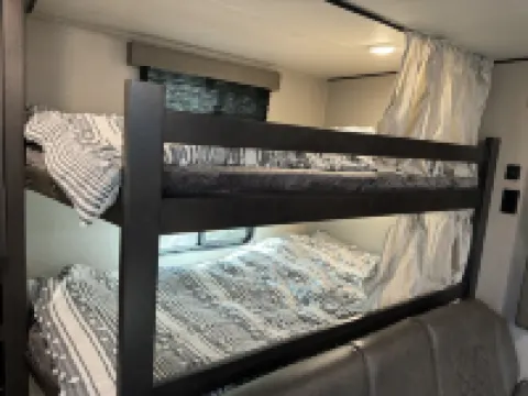 Cozy river front retreat on beautiful Withlacoochee River.  Near theme parks.