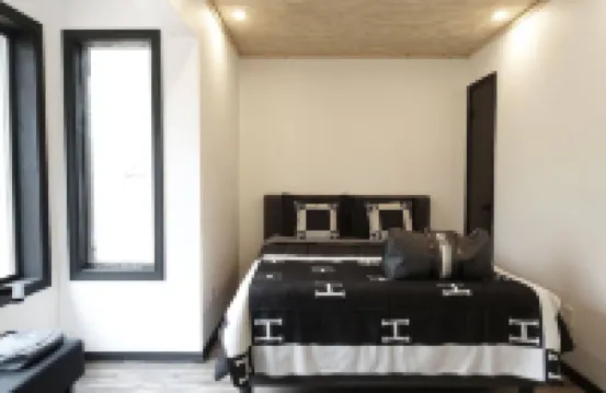 BLVCK Cabin w/ HotTub in the Mountains near Bushkill Falls