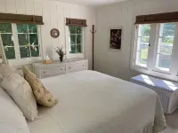 Harbor Springs Cottage In The Woods