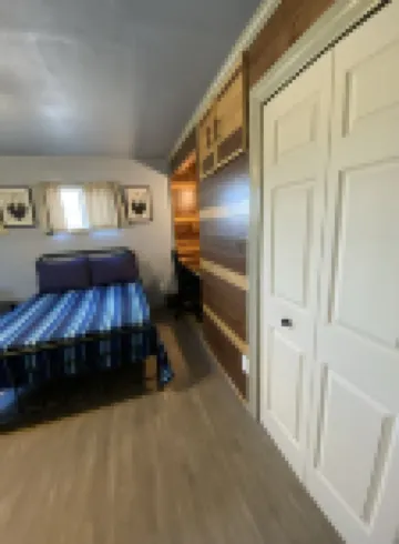 Cozy cottage in the country w/ hot tub! 20 minutes away from downtown Austin