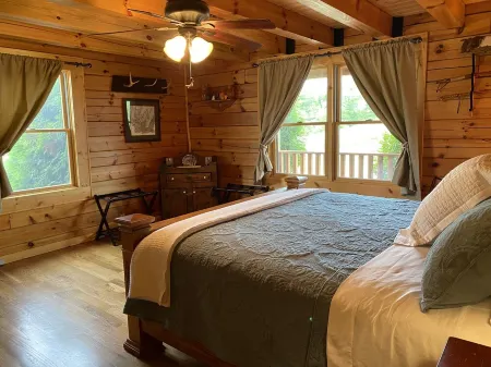 Amazing! Unobstructed Long-Range Mountain Views at 3700’ elevation with Hot Tub