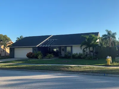 3-bedroom vacation home just 10 minutes from Honeymoon Island - Heated Pool Hotels near Pop Stansell Park