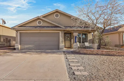 Cozy Farm House Home Located Near Main Freeways SUPER HOST on other platforms Hotels in El Paso County