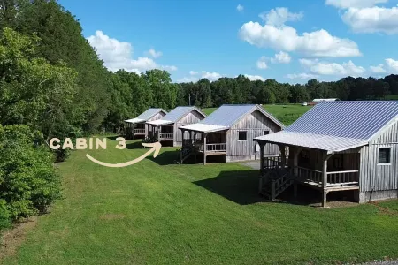 Romantic Creekside Tiny Cabin Escape 15Min to Waterfalls 10Min to CenterHillLake