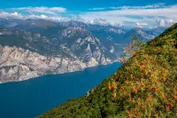 Elegant Lake Garda villa with garden