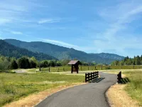 Riverfront on the Rogue! Ideal Southern Oregon location