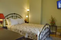 1950's Themed Historic Homestead in the Heart of Downtown Frankenmuth, Walkable Hotels near 7-Eleven