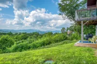 Mountainside Sunset Retreat close to area hiking and multiple ski resorts!