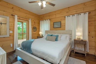 Dream Mtn Hideaway! Hot Tub+Fire Pit+Grill, WiFi, Hiking, Nearby Avl & Blk Mtn!
